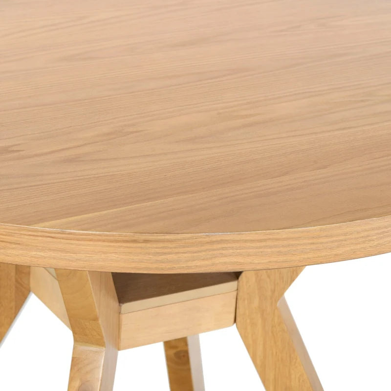 Kulatý jídelní stůl z masivního dřeva, průměr 122 cm – přírodní úprava